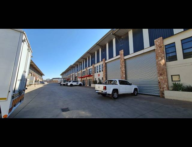 350M² WAREHOUSE TO LET IN WYCHWOOD